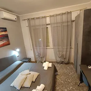 https://a-casa-di-lo.it-romehotels.com